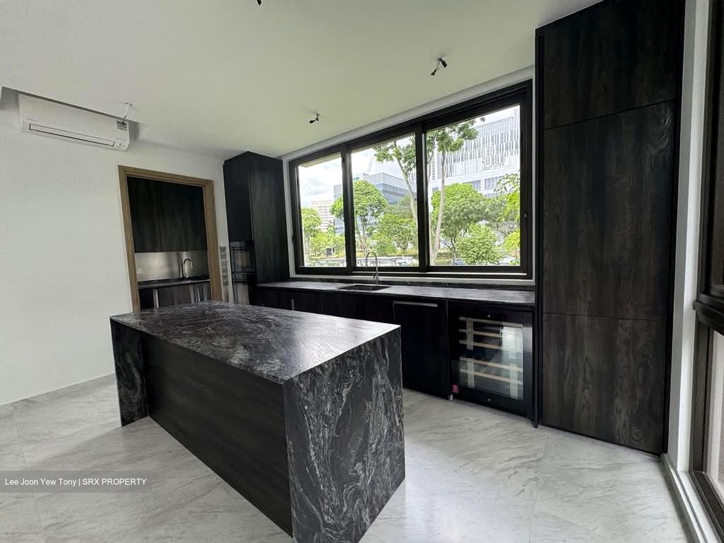 Shrewsbury Road (D11), Terrace #574037111